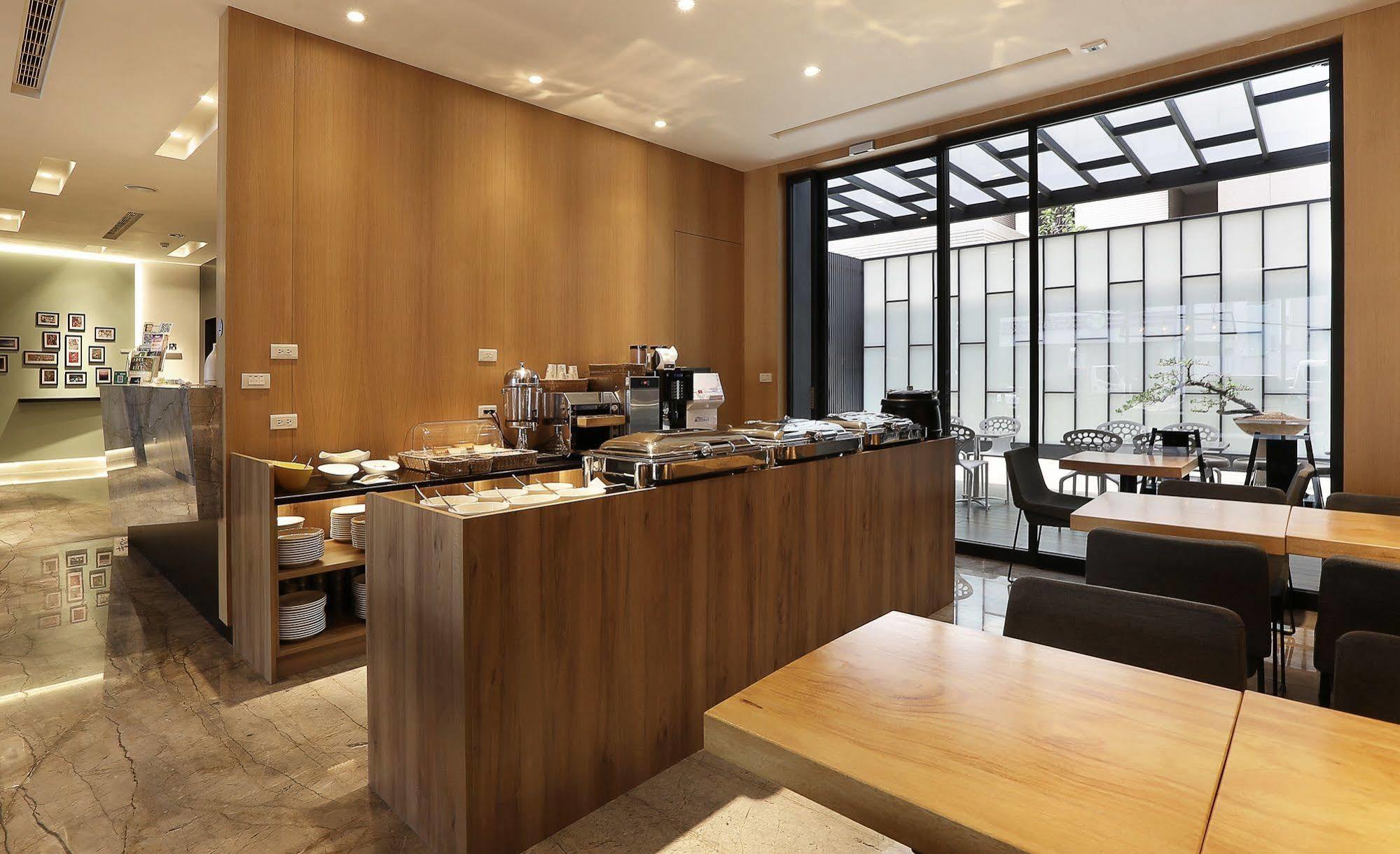 Miller Inn Taichung Extérieur photo