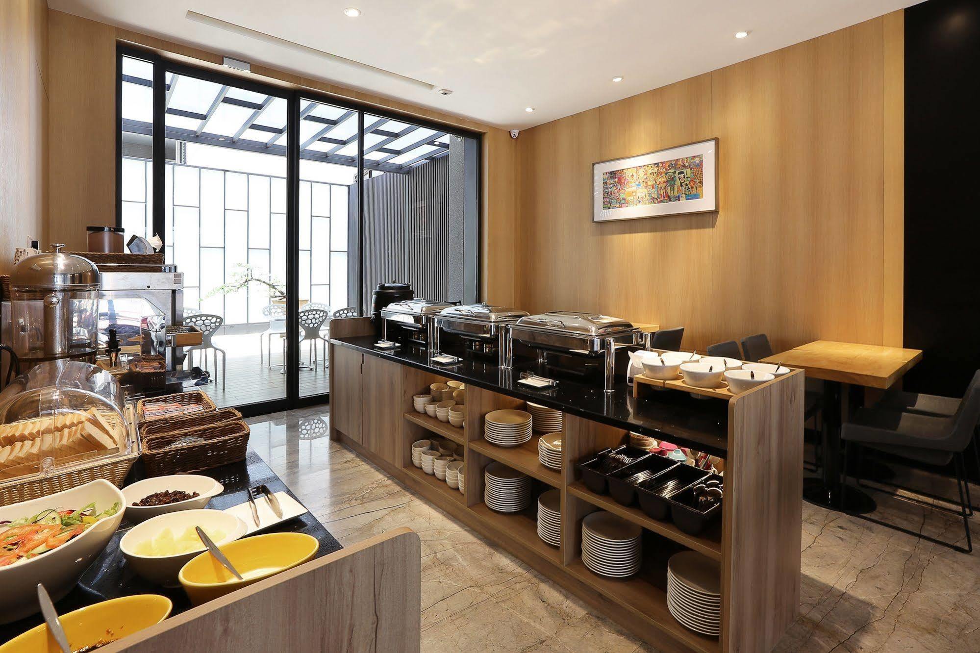 Miller Inn Taichung Extérieur photo